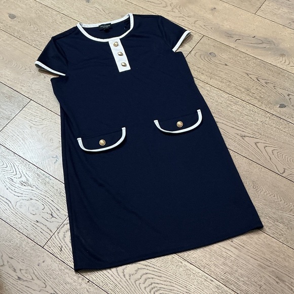 Isaac Mizrahi Dresses & Skirts - Woman’s Isaac Mizrahi navy with/ white trim pull on dress. Medium.Spring perfect